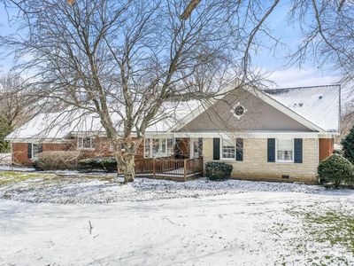 116 E Farnham Ln
