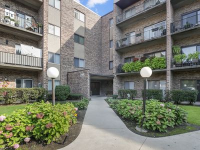 725 W Huntington Commons Rd APT 306