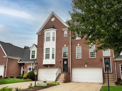 Property at 575 E Vanderbilt Dr, Mars, PA