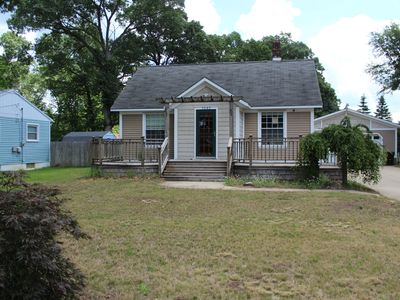 1542 Joslyn Rd