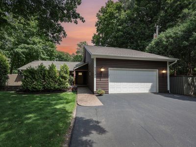 6074 Ridgewood Rd