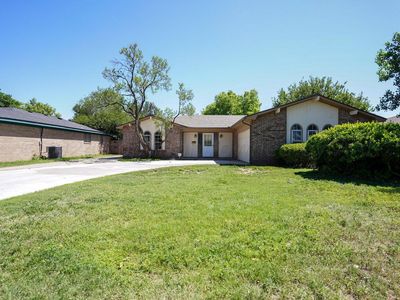 5707 SW 48th Ave