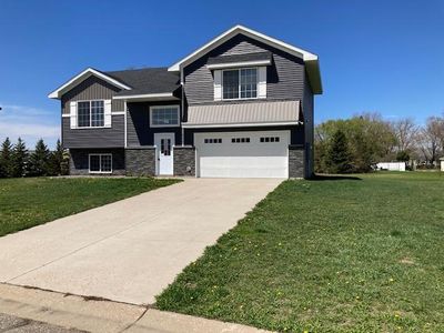 828 Poplar Dr SE