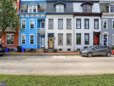 556 Race St