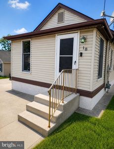 18 Newport Ave
