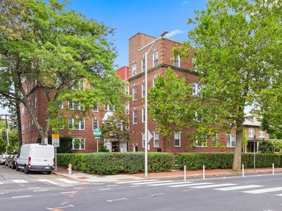 393 Broadway APT 8