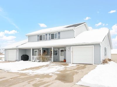 928 Broadmoore DRIVE