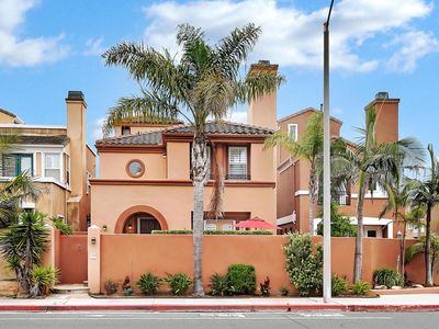 304 Goldenwest St
