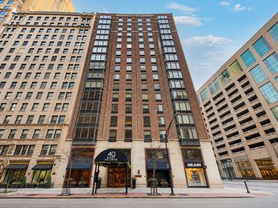 40 E Delaware Pl APT 905