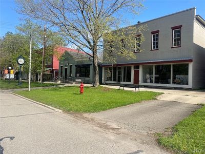 28 W Main St