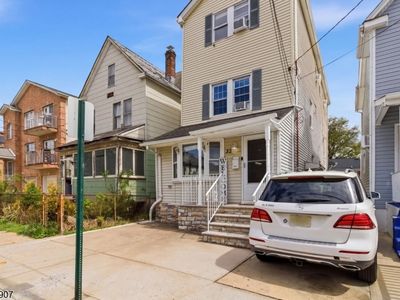 32 Cedar Ave