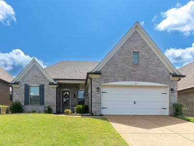 65 Briar Hollow Ln
