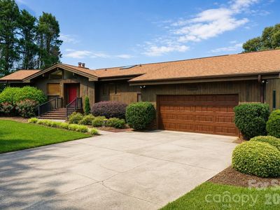 3711 Blendwood Ln NE