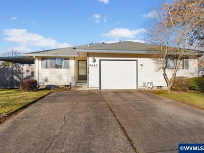 765 Wildflower St NE