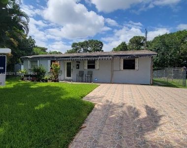1020 NW 25th Ave