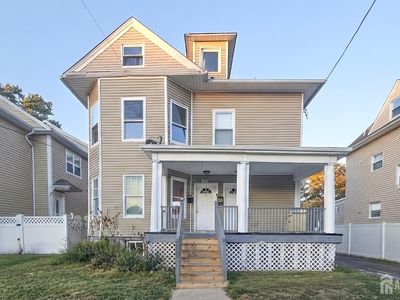 421-423 Magie Ave