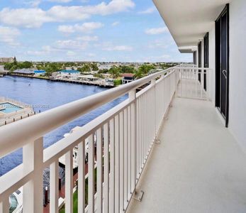 3100 NE 48th St APT 610