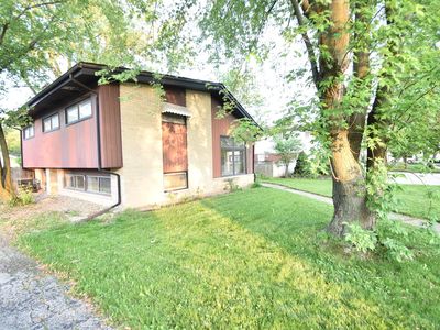 Property at 907 S Elmhurst Rd, Mount Prospect, IL
