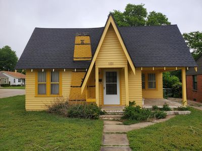 101 E 8th St