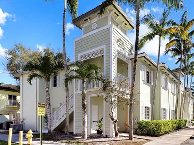 373 NE 26th Pl Unit 201