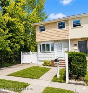 329 Rudyard St