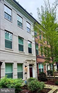 10336 Grosvenor Pl