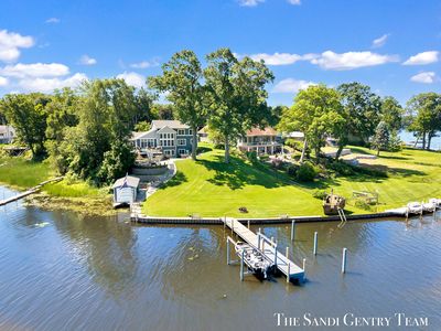 7 Circle Dr