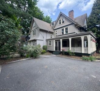 409 Hillside Pl