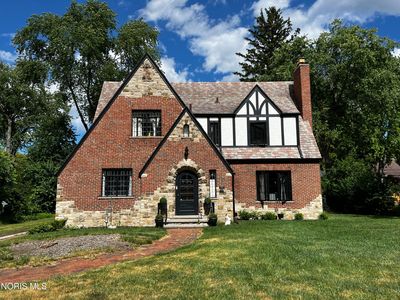 2718 Barrington Dr