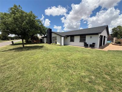 1209 Trail Dr S