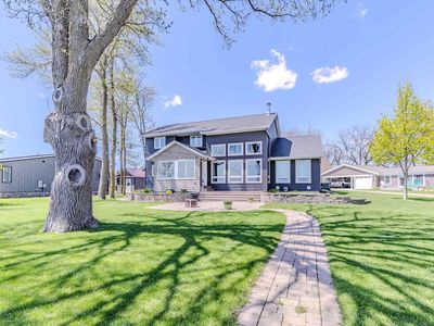 194 Country Club Dr