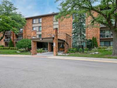 77 Lake Hinsdale Dr APT 202