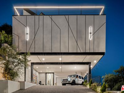 2454 N Beverly Glen Blvd