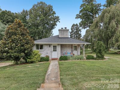 851 Sand Hill Rd