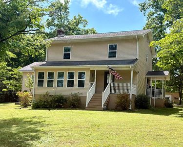 421 Lakeview Dr