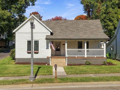403 E 1st North St
