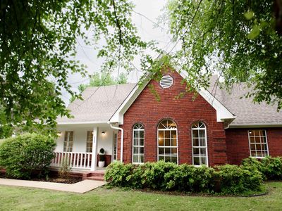 220 Woodlawn Dr