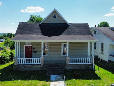 302 Commerce St
