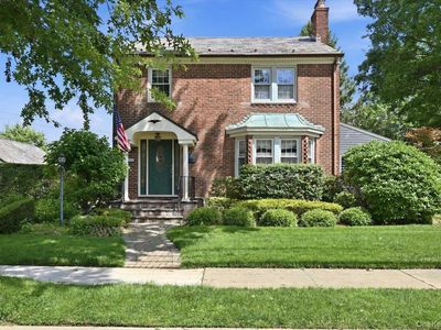 225 Crocus Avenue