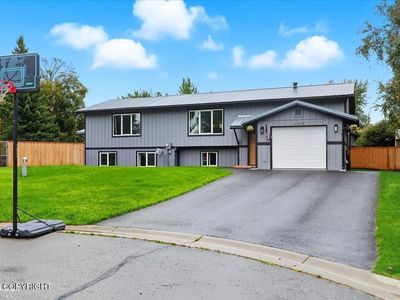 648 W Daron Dr