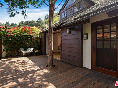 2030 Benedict Canyon Dr