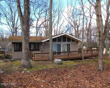 102 Surrey Ln