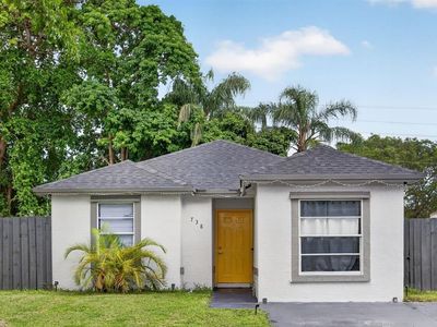 738 SW 7th Ter