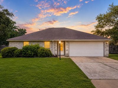 2035 Woodhue Dr