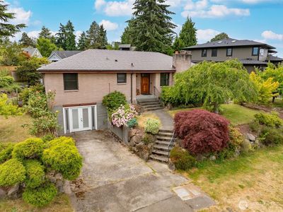 1205 NW Woodbine Way