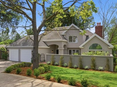 8 Almendra Ln