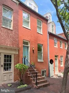 112 W Lee St