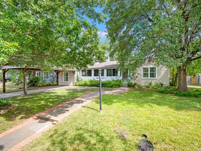 131 LARCHMONT DR