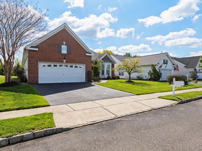Property at 14 Williamsburg Ct, Allentown, NJ