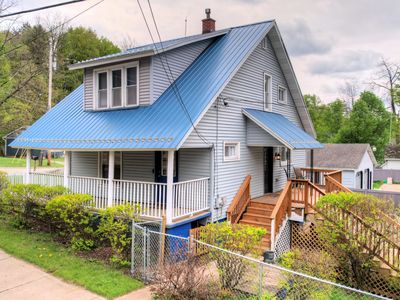 300 Grand St